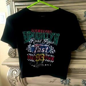 NWOT   Cropped baby Tee